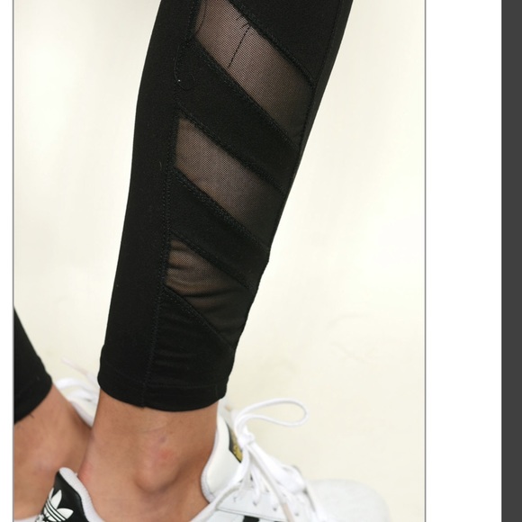 Black work out active leggings w/mesh detail - Picture 2 of 3